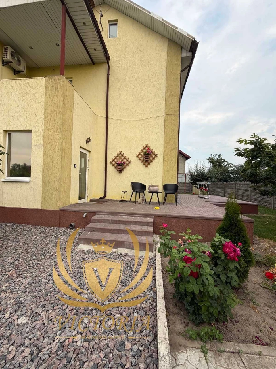 Продам добротний будинок з гаражем у Борисполі