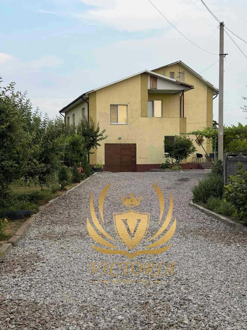 Продам добротний будинок з гаражем у Борисполі