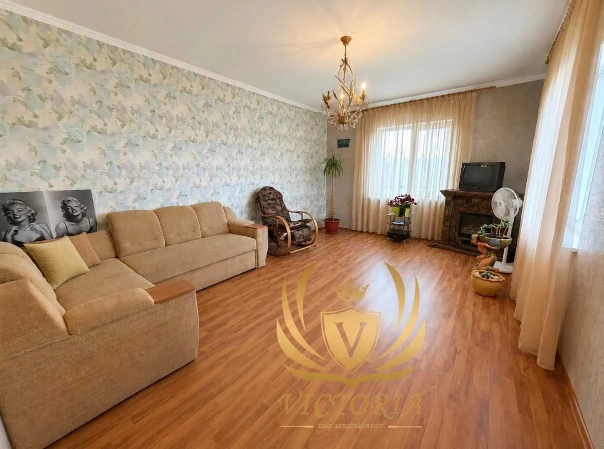 Продам добротний будинок з гаражем у Борисполі