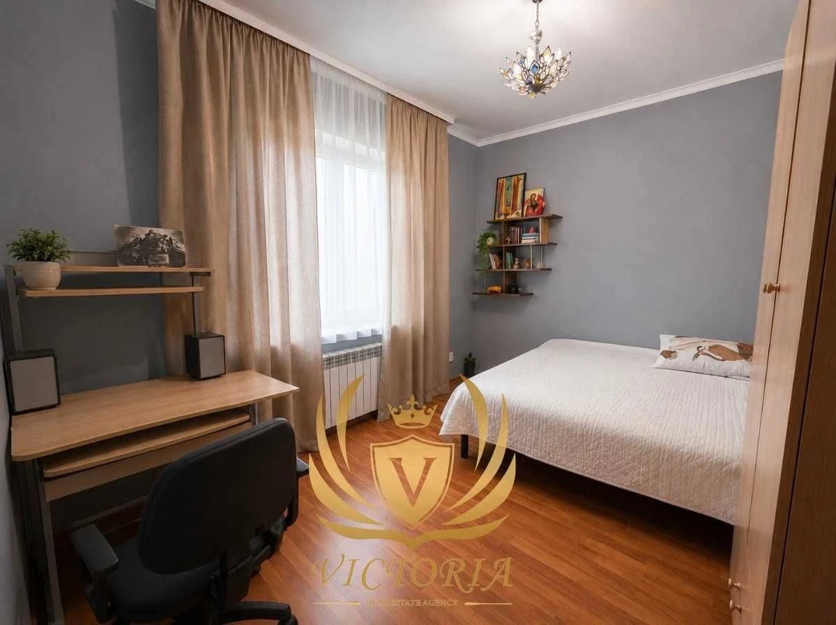Продам добротний будинок з гаражем у Борисполі