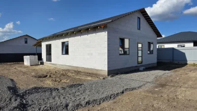 БУДИНОК 97 кв..м , на 5 сотках з ЕЛЕКТРИКОЮ.