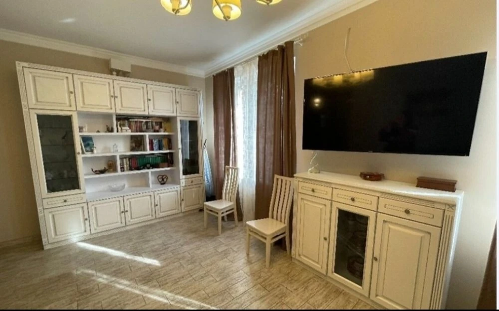 House Chervony Khutor