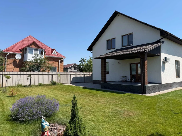 Срочная продажа дома Борисполь, центр Шкиля 140 м. 10 соток