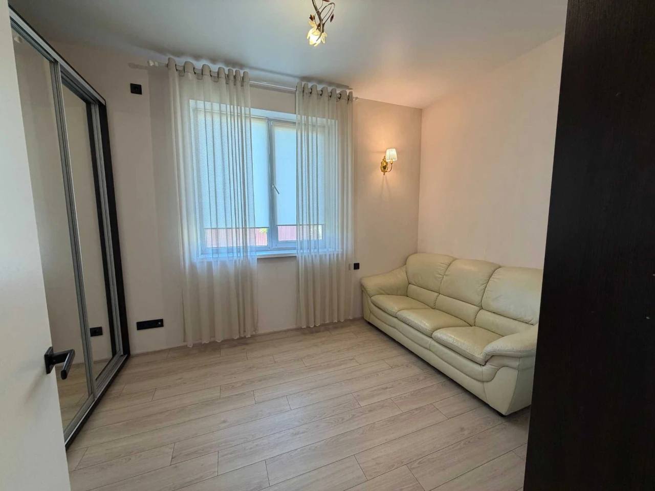 Срочная продажа дома Борисполь, центр Шкиля 140 м. 10 соток