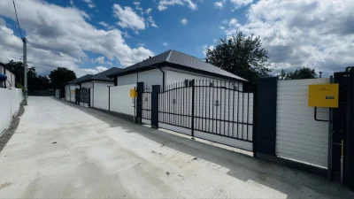 Будинок поруч з ЦЕНТРОМ права сторона. ГАЗ. Без комісіі