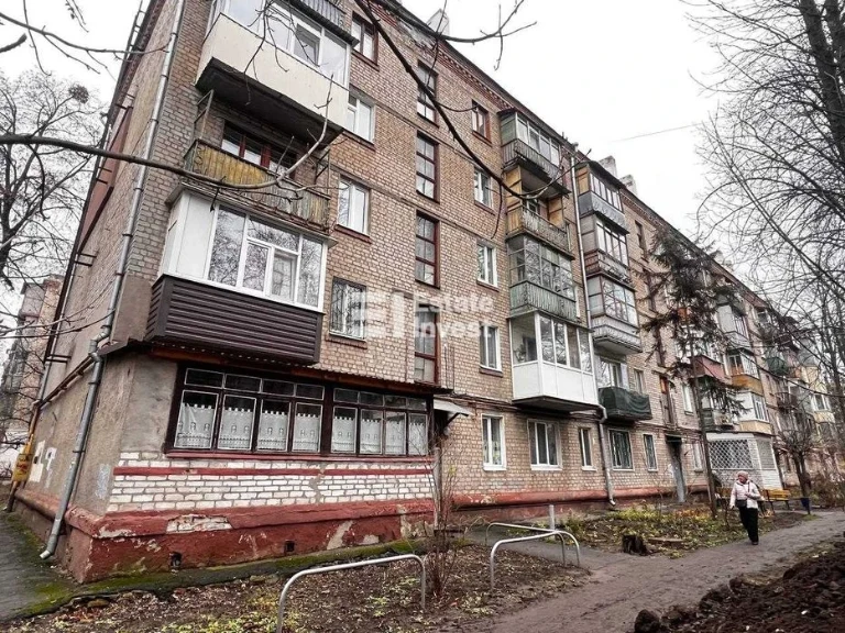 I will sell a 1-room apartment on Heroiv Kharkov Ave., 198/2