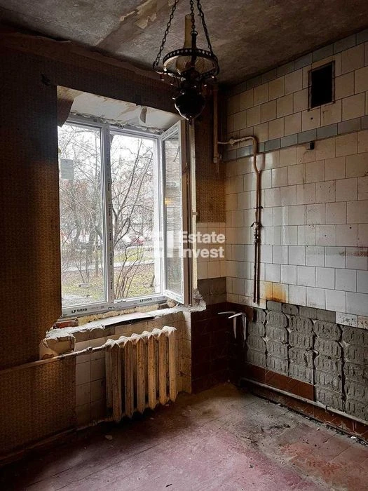 I will sell a 1-room apartment on Heroiv Kharkov Ave., 198/2
