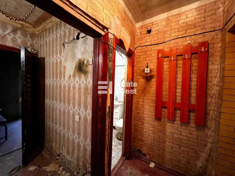 I will sell a 1-room apartment on Heroiv Kharkov Ave., 198/2