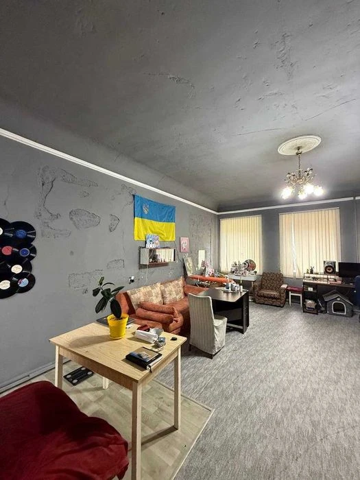 Квартира в центре со своим двором, 375254