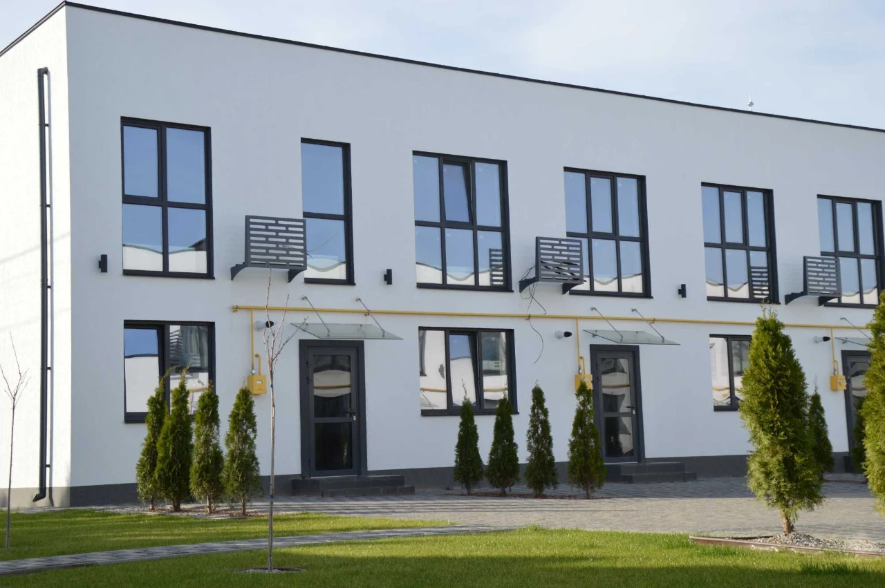 будинок з новим якісним ремонтом, в новобудові,газ