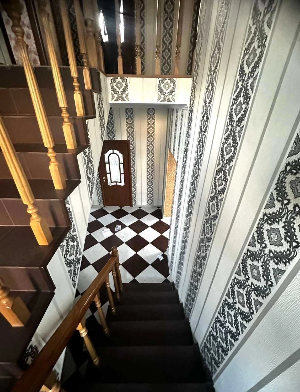 House for Sale - 160 Sqm, 8 Acres, Gas