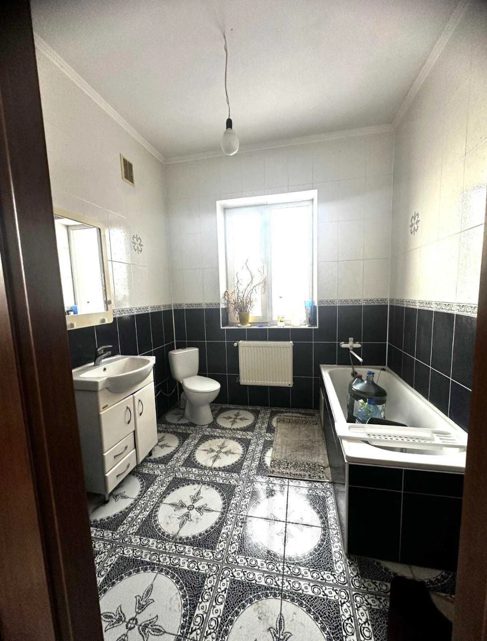 House for Sale - 160 Sqm, 8 Acres, Gas