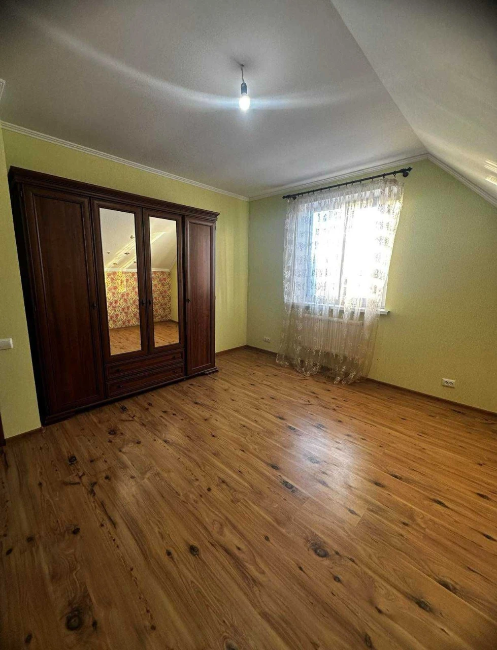 House for Sale - 160 Sqm, 8 Acres, Gas