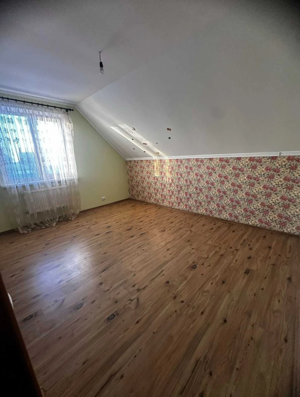 House for Sale - 160 Sqm, 8 Acres, Gas