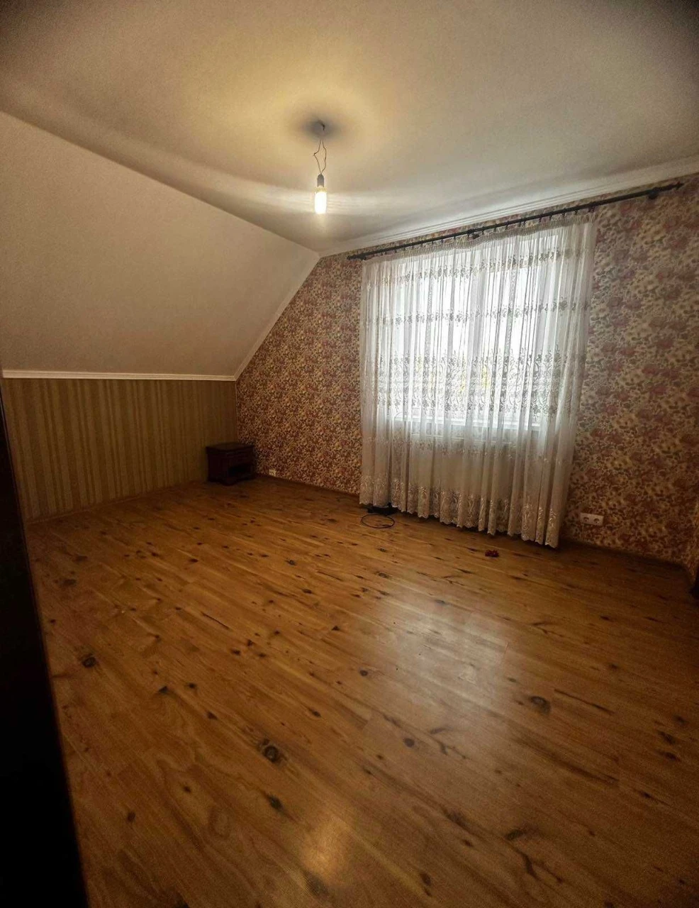 House for Sale - 160 Sqm, 8 Acres, Gas