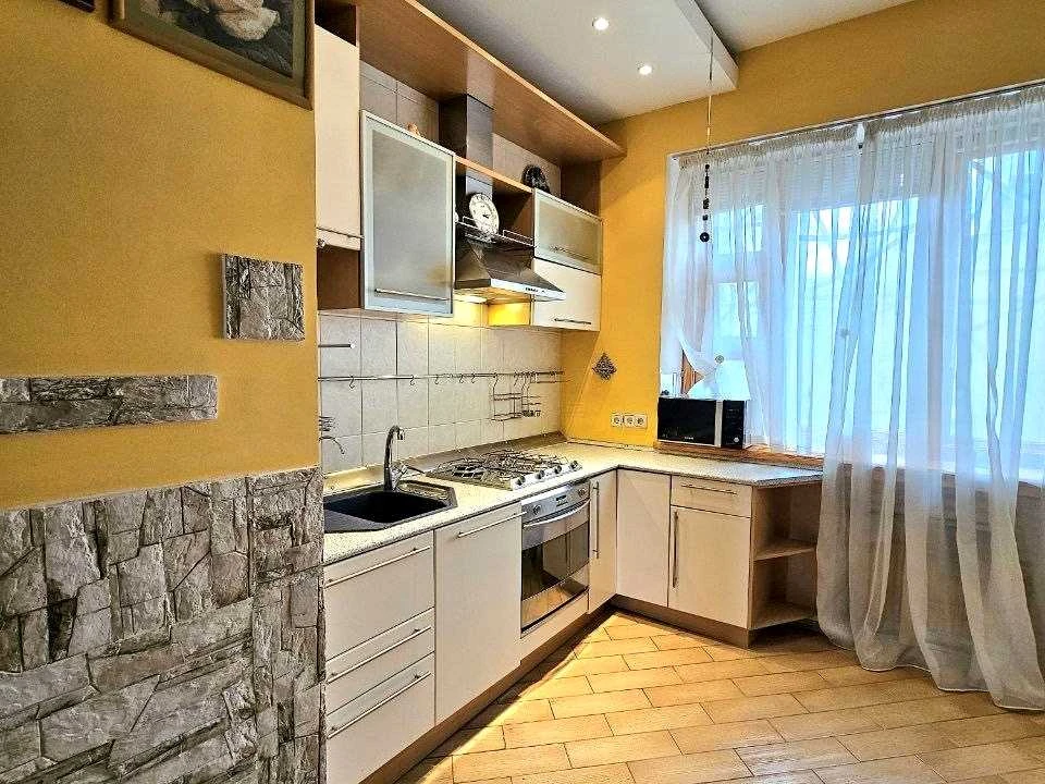 Apartment. Kharkiv, German Entrance (Pushkinsky)