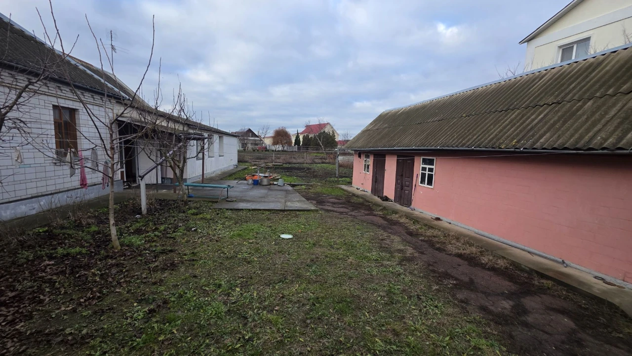 ЦЕНТР!! Будинок 205 кв.м. на 2 ходи +2  ГАРАЖІ  та   БАНЯ на