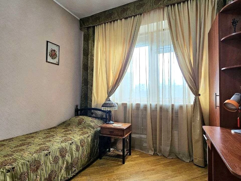 Apartment. Kharkiv, German Entrance (Pushkinsky)