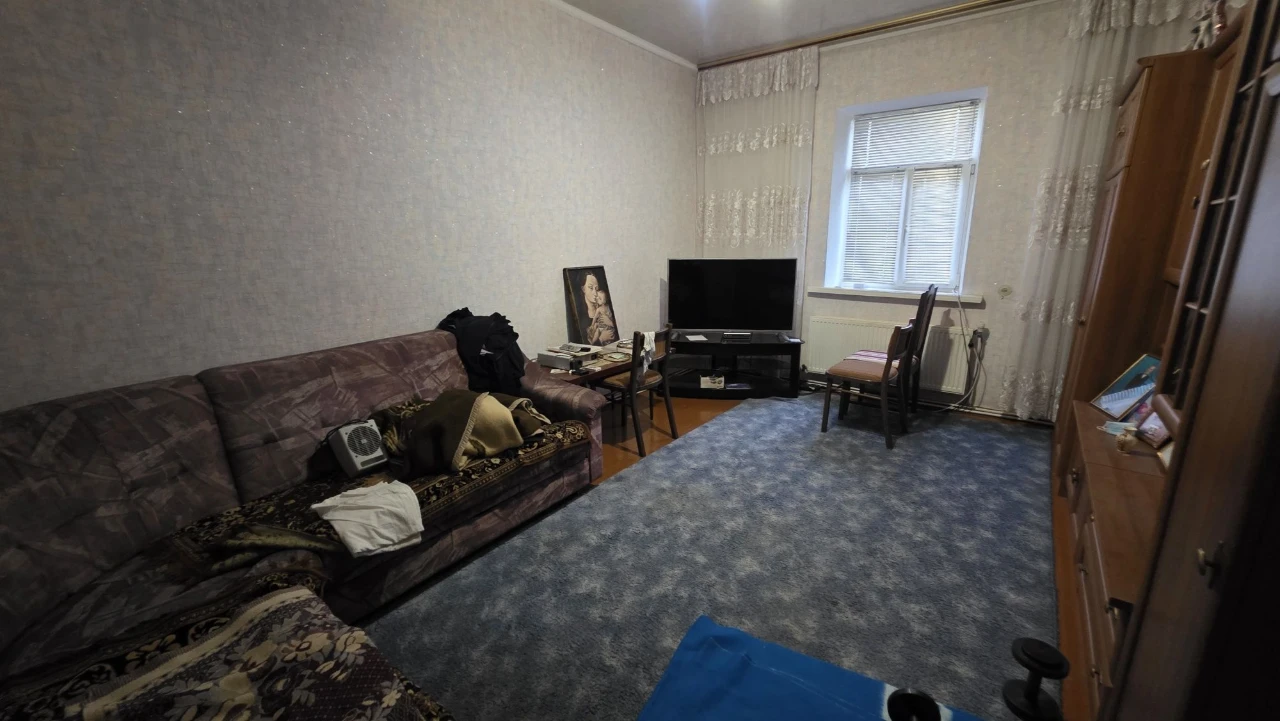 ЦЕНТР!! Будинок 205 кв.м. на 2 ходи +2  ГАРАЖІ  та   БАНЯ на