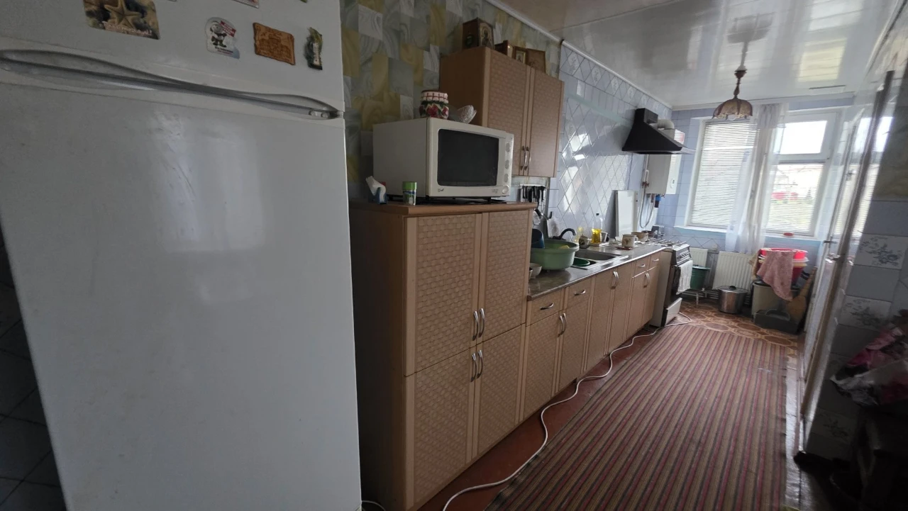 ЦЕНТР!! Будинок 205 кв.м. на 2 ходи +2  ГАРАЖІ  та   БАНЯ на