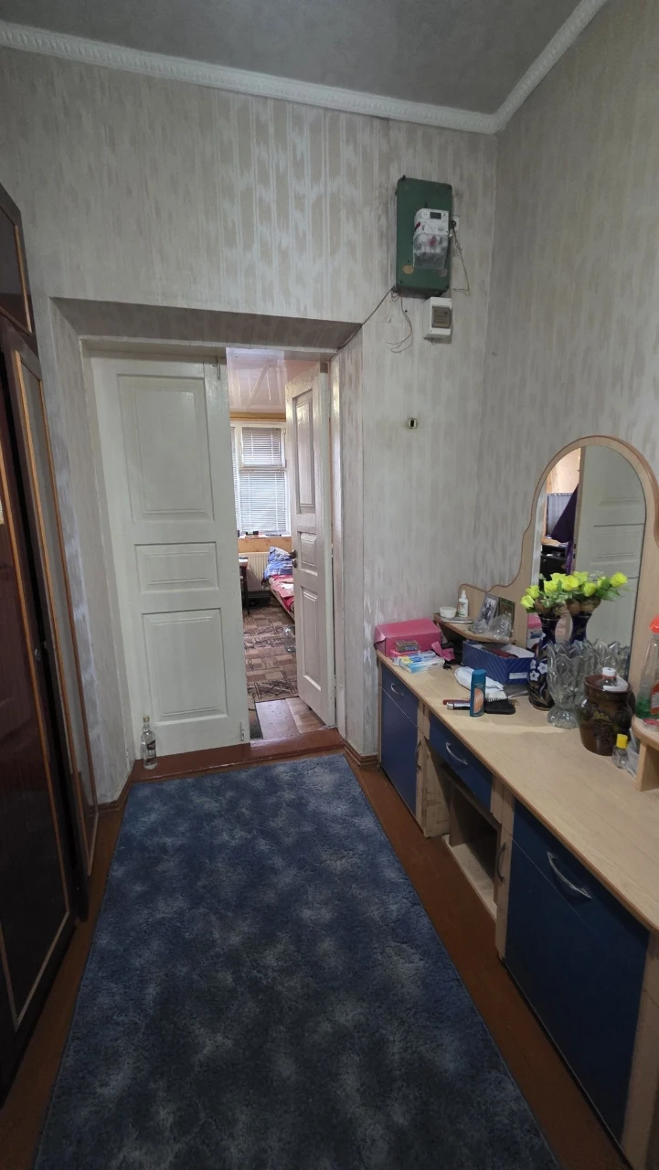 ЦЕНТР!! Будинок 205 кв.м. на 2 ходи +2  ГАРАЖІ  та   БАНЯ на