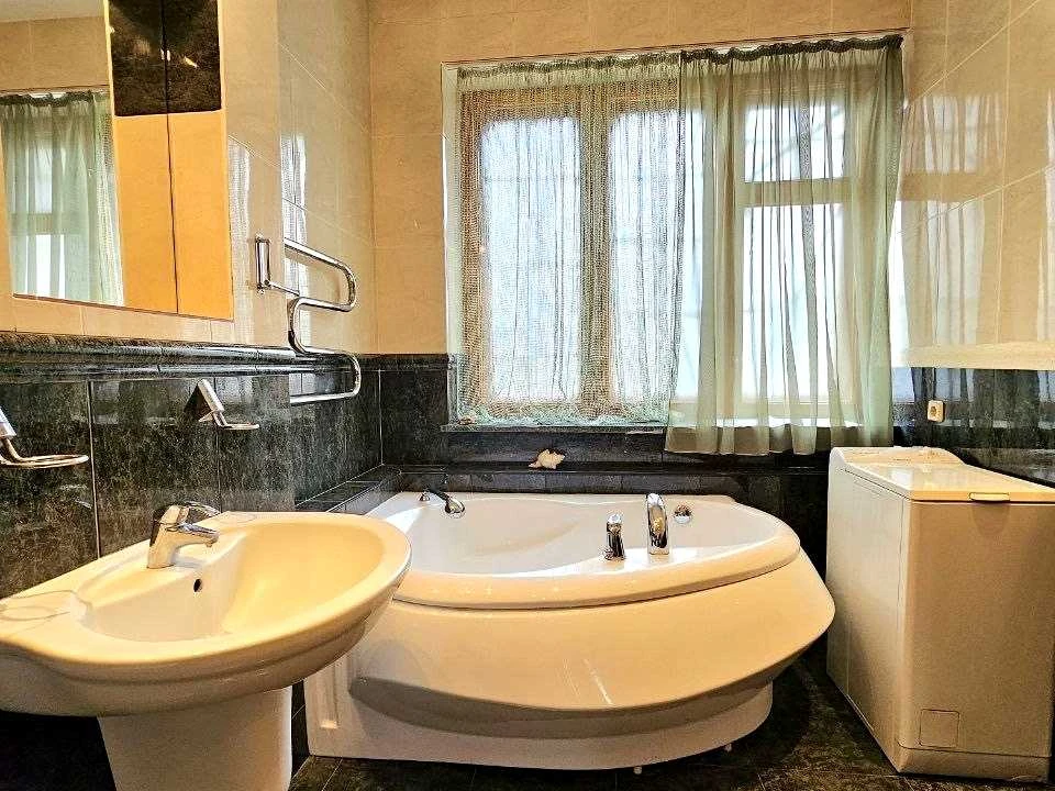 Apartment. Kharkiv, German Entrance (Pushkinsky)