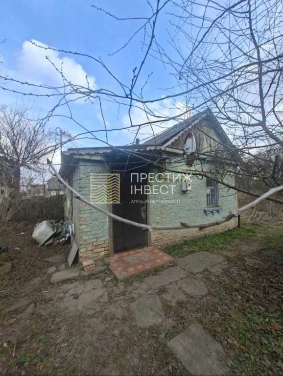 Продаж половини будинку на 5 сотках землі