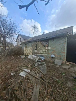 Sale of half a house on a 5-acre plot