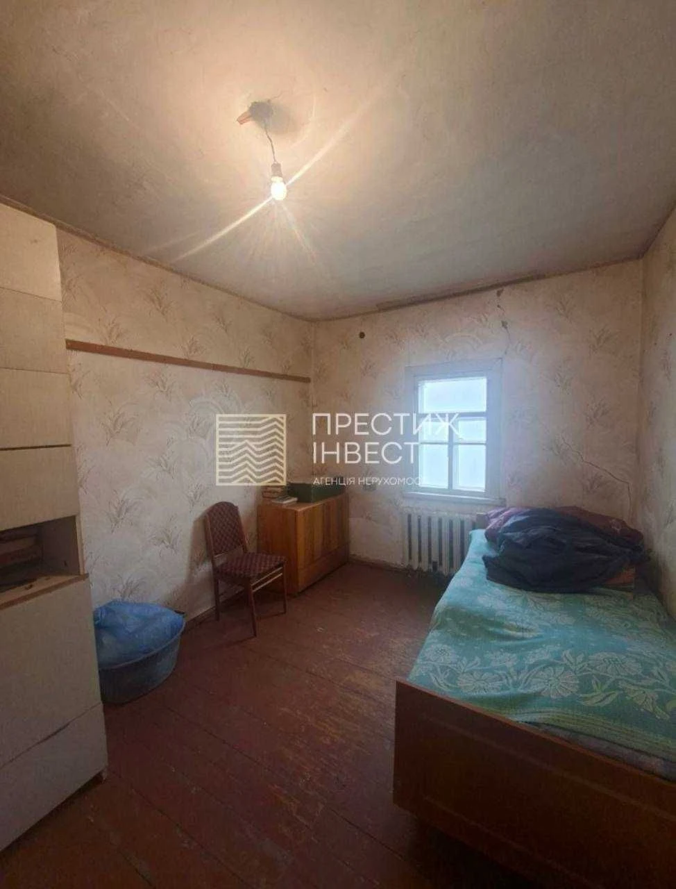 Sale of half a house on a 5-acre plot