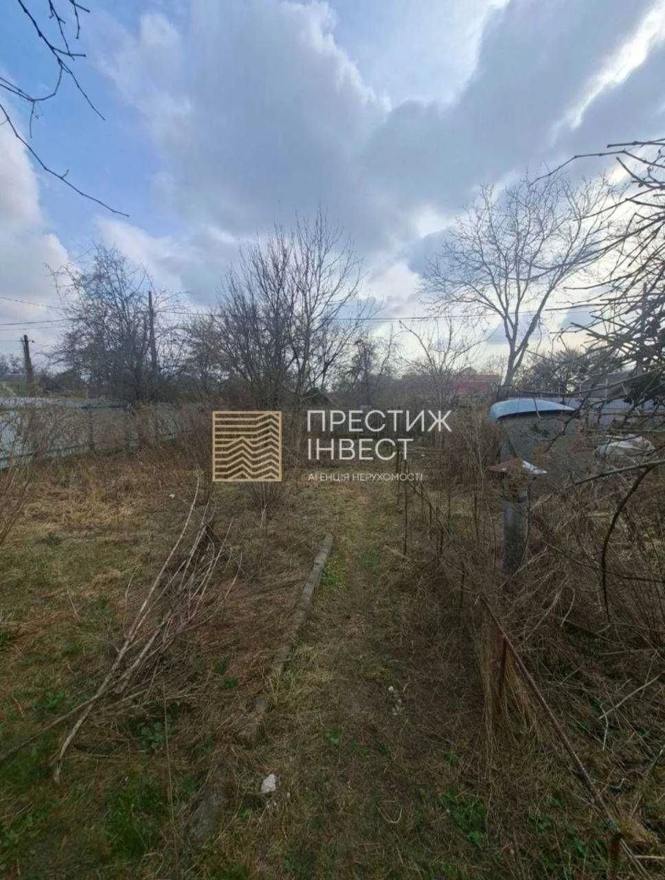 Sale of half a house on a 5-acre plot