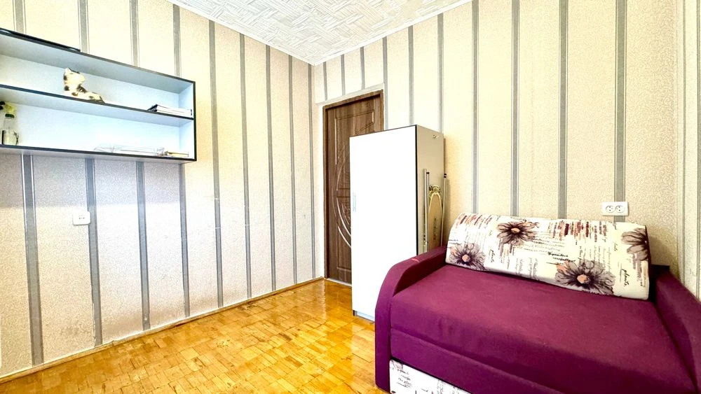 Продаж 4 кімнатної квартири на Корбутівці.