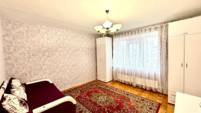 Продаж 4 кімнатної квартири на Корбутівці.