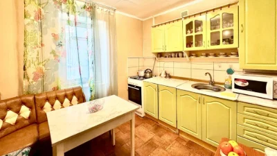 Продаж 4 кімнатної квартири на Корбутівці.