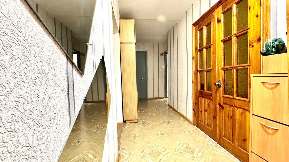 Продаж 4 кімнатної квартири на Корбутівці.