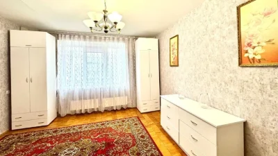 Продаж 4 кімнатної квартири на Корбутівці.