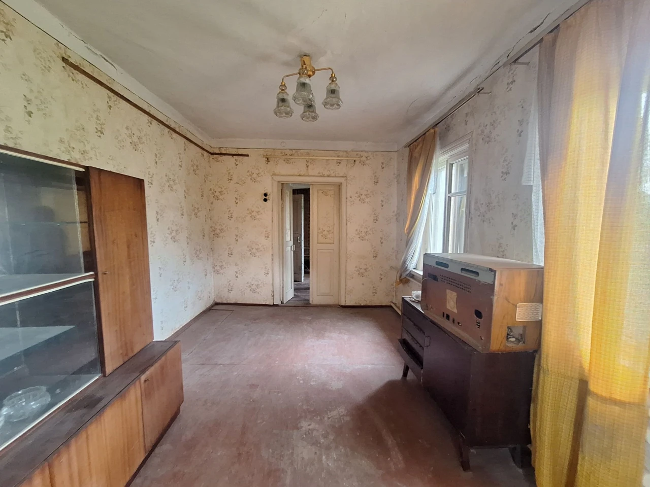 Будинок 90 м+9 с  біля 7 школи міські комунікації м.Бориспіл