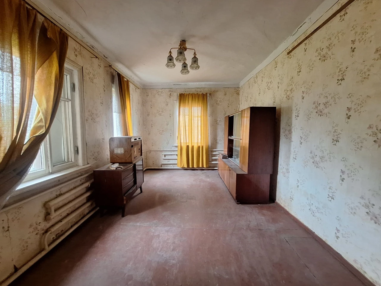 Будинок 90 м+9 с  біля 7 школи міські комунікації м.Бориспіл