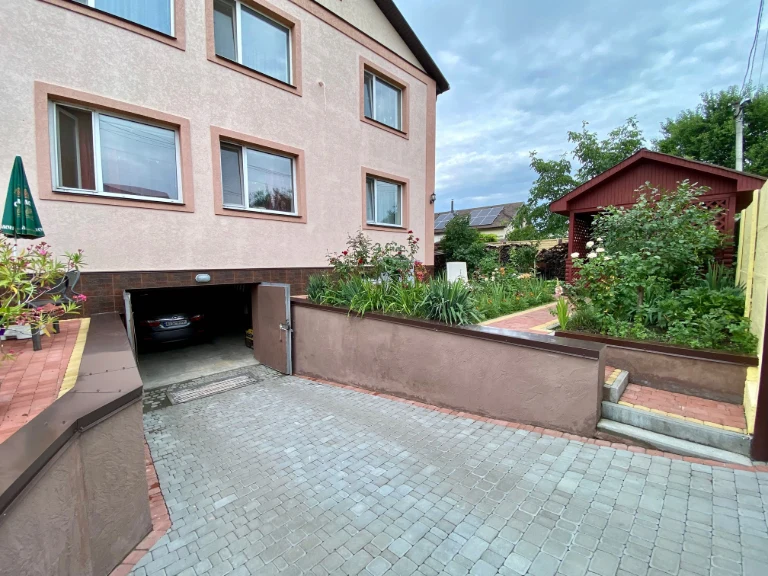 Продаж будинку в Борисполі, вул. Братуся — 322 м² на ділянці