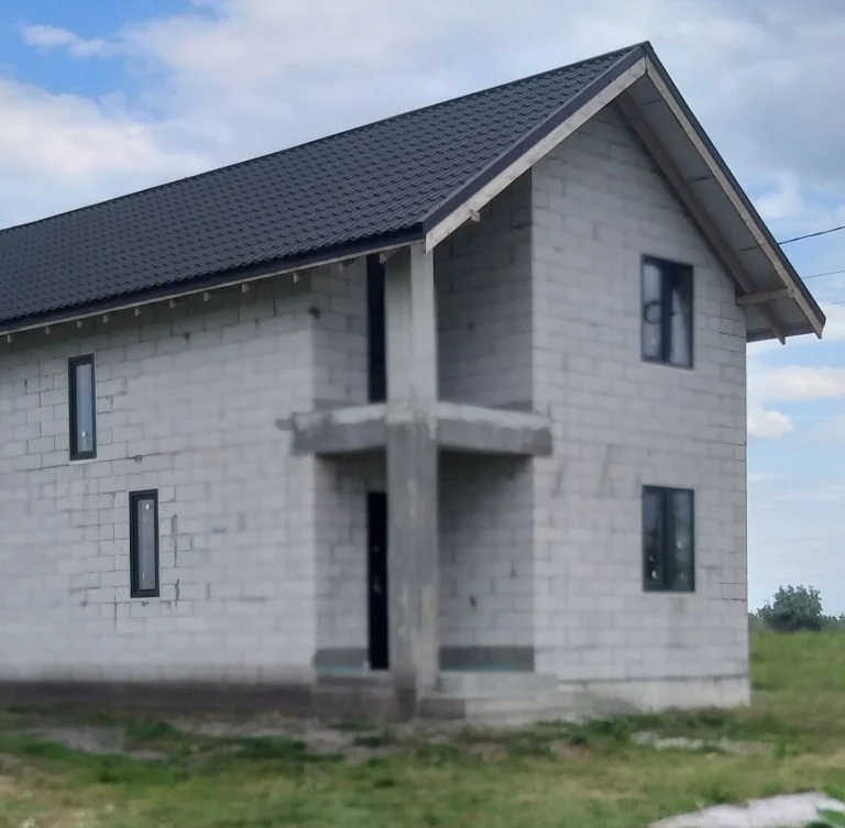 Продається двохповерховий будинок з терасою у Борисполі