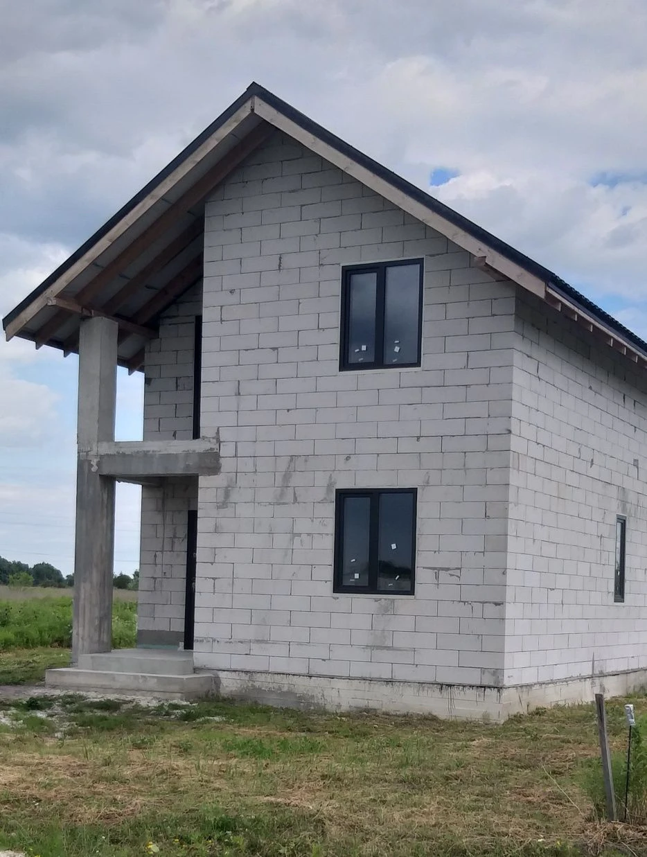 Продається двохповерховий будинок з терасою у Борисполі