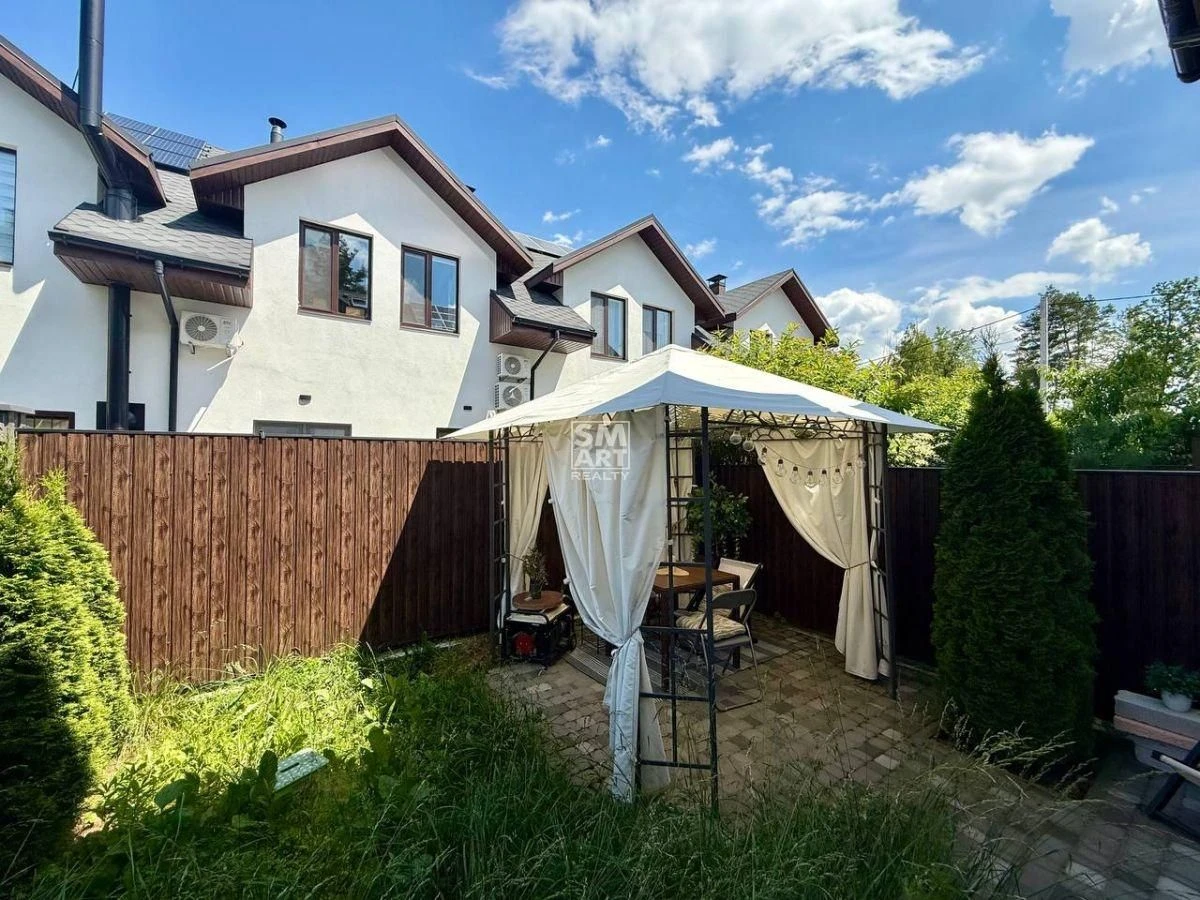 Modern townhouse with 4 rooms and renovated – new condition