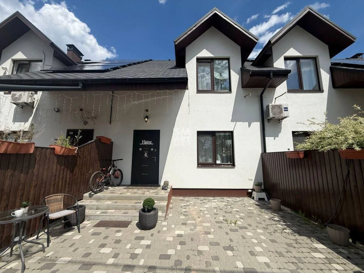 Modern townhouse with 4 rooms and renovated – new condition