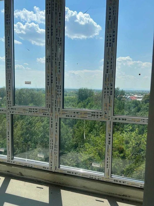 Продається 2 кімнатна квартира . Готова до ремонту