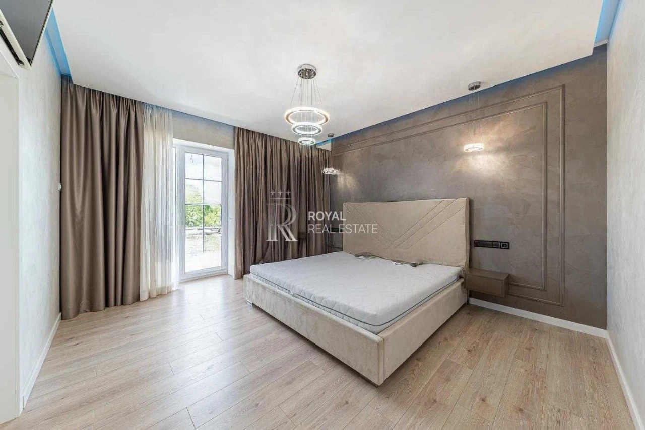 Продаж Будинок Бровари 211,6 м² 4 спальні Ділянка 10 соток Б