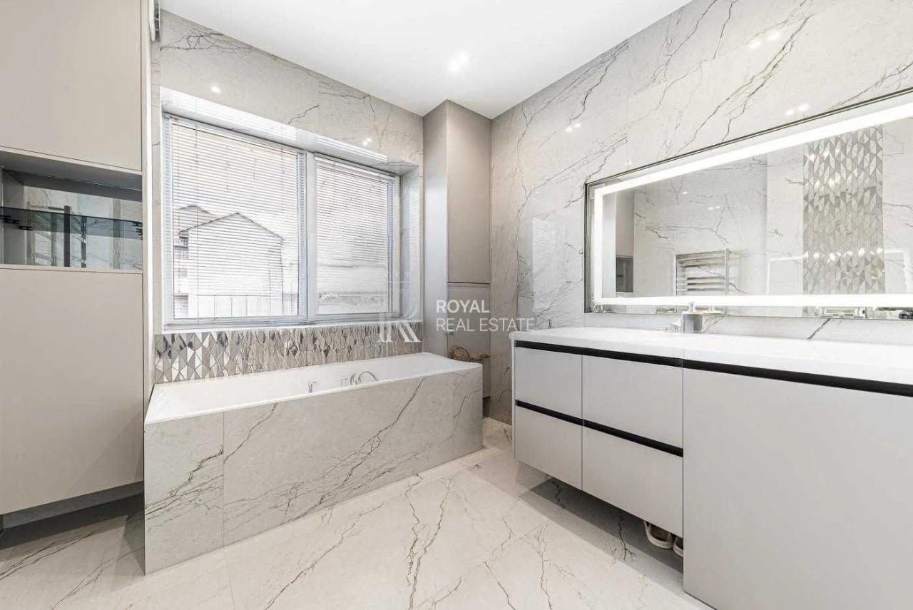 Продаж Будинок Бровари 211,6 м² 4 спальні Ділянка 10 соток Б