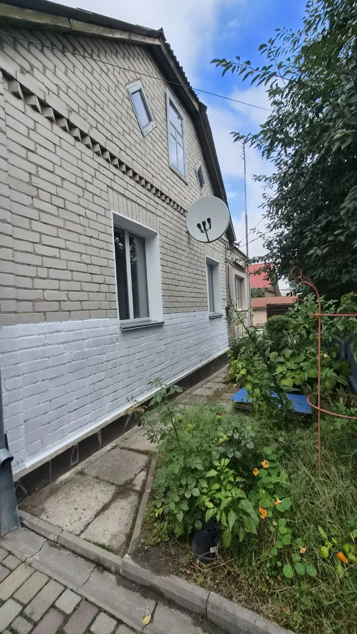 Продається будинок поруч з 7 школою на 5 сотках!