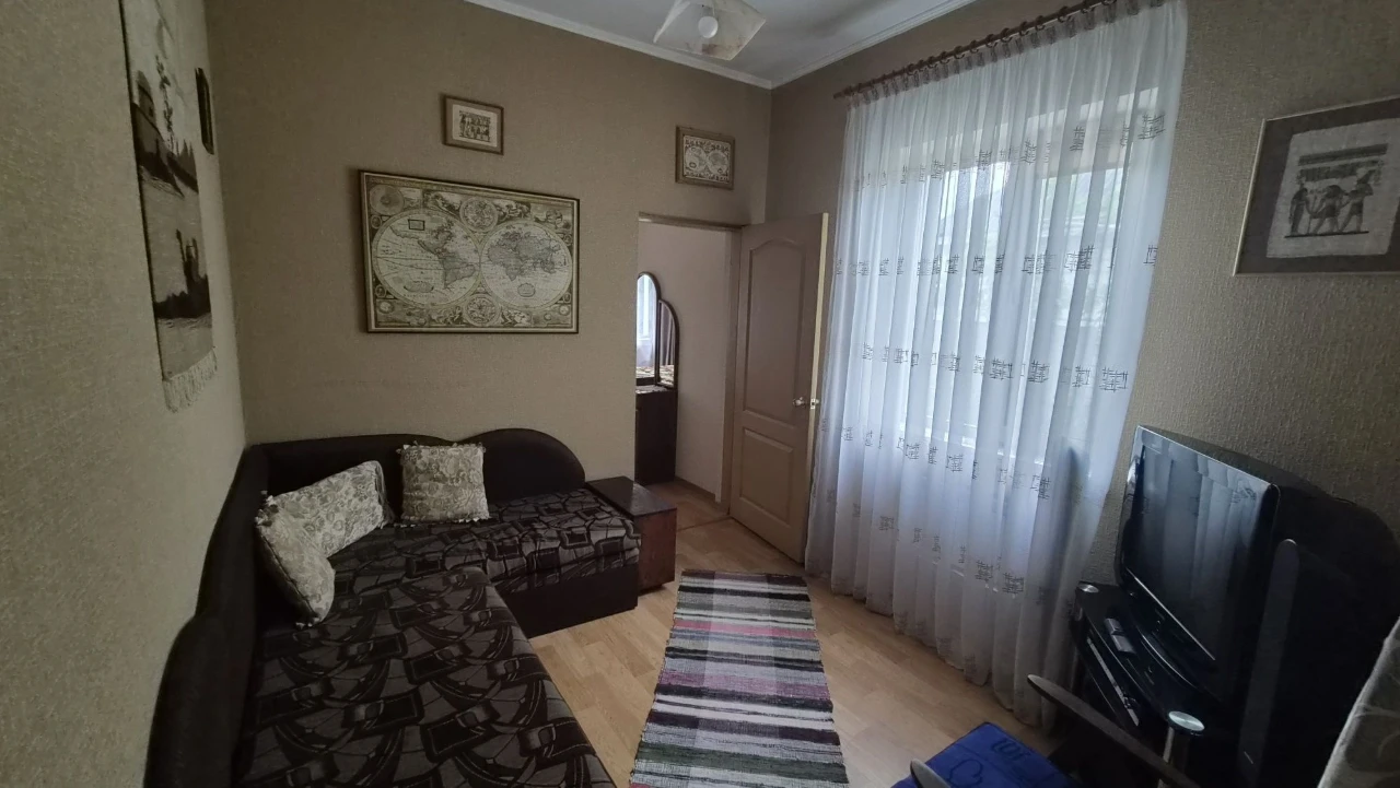 Продається будинок поруч з 7 школою на 5 сотках!
