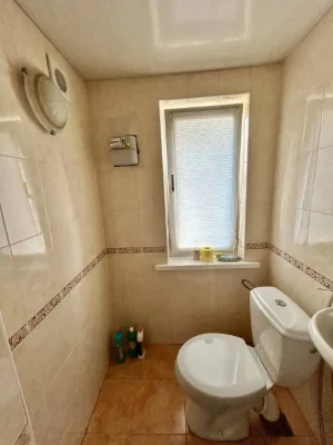 Продам пів будинку +гараж+ квартира і в Броварах