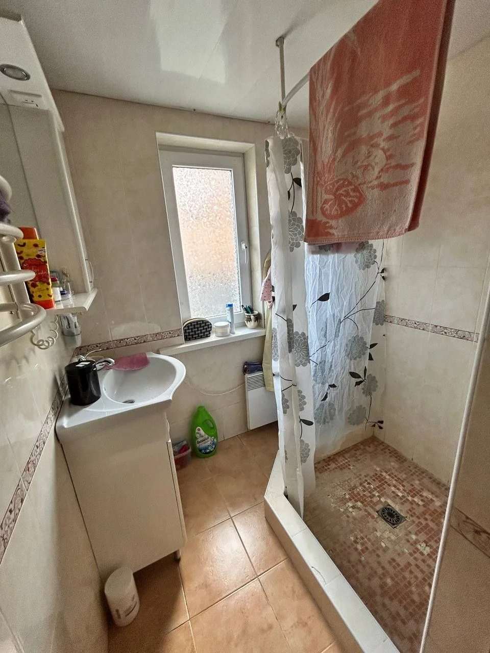 Продам пів будинку +гараж+ квартира і в Броварах