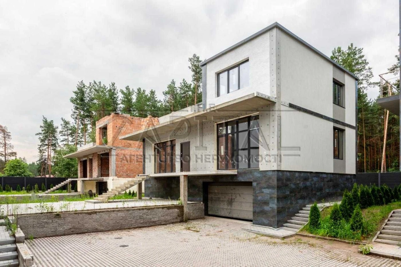 Сучасний будинок преміум-класу 400 м² з басейном та панорамн
